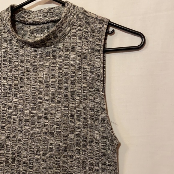 Women's grey halter tank top - Picture 2 of 5